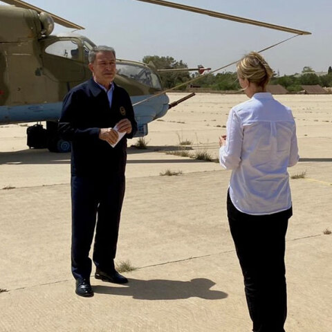 Συνέντευξη του Χουλουσί Ακάρ στο BBC από τη Λιβύη, με τον Τούρκο υπουργό Άμυνας να αμφισβητεί την ελληνική κυριαρχία σε νησιά του Αιγαίου