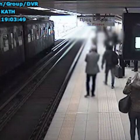 Καρέ καρέ το πώς δρούσαν οι πορτοφολάδες δύο συμμοριών στα ΜΜΜ