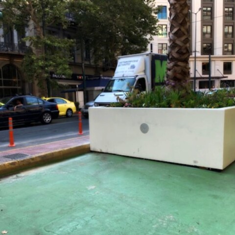 Καθαρίστηκαν οι ζαρντινιέρες του Μεγάλου Περιπάτου