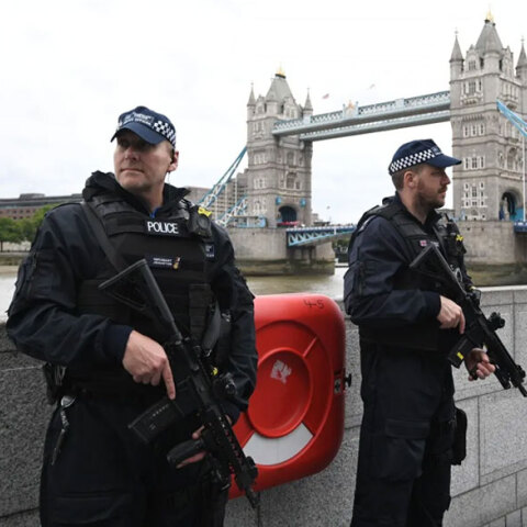 Τέσσερις άνδρες συνελήφθησαν στη Βρετανία για τον σχεδιασμό τρομοκρατικών επιθέσεων