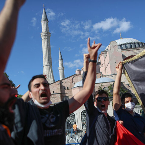 Η Αγία Σοφία μετατρέπεται σε τζαμί - Πανηγυρισμοί στην Κωνσταντινούπολη