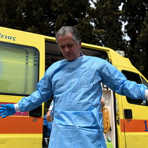 Κορωνοϊός - Ασθενοφόρο - Κρούσματα