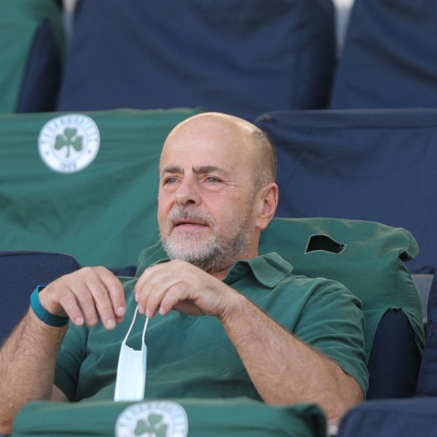 Ενεργοποιείται ξανά στα δρώμενα του Παναθηναϊκού ο Γιάννης Αλαφούζος, παρακολουθεί την αναμέτρηση του «τριφυλλιού» με την ΑΕΚ για τα πλέι οφ της Σούπερ Λιγκ