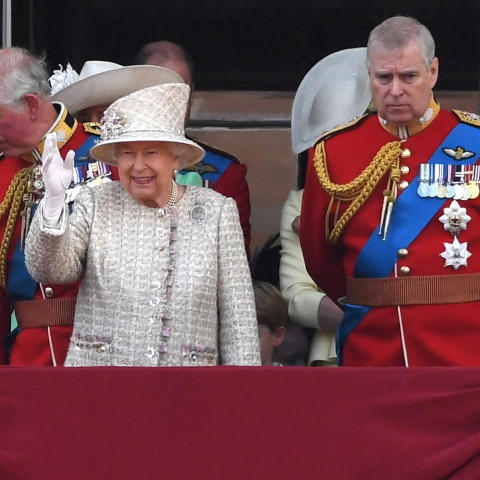 Δηλώσεις δικηγόρου που εκπροσωπεί θύμα της διαβόητης υπόθεσης εμπλέκουν εκ νέου τον δούκα του Γιορκ στην έρευνα για τις νοσηρές πράξεις του Τζέφρι Έπσταϊν 