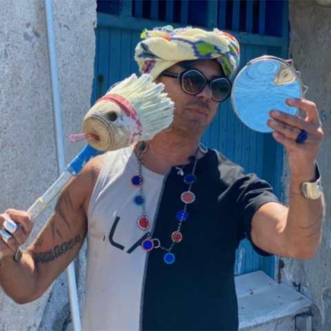 Η Μήλος του Λάκη Γαβαλά