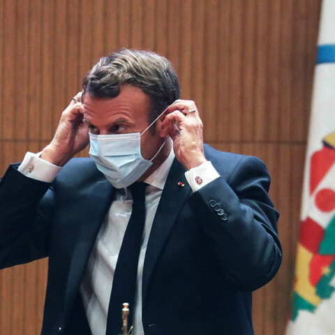 Ο Εμανουέλ Μακρόν με μάσκα για τον κορωνοϊό