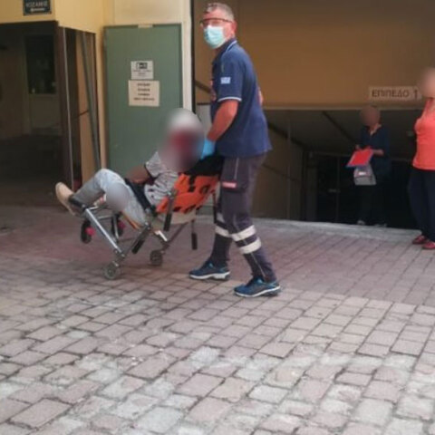 Τρεις σοβαρά τραυματίες από την επίθεση με τσεκούρι στη ΔΟΥ Κοζάνης