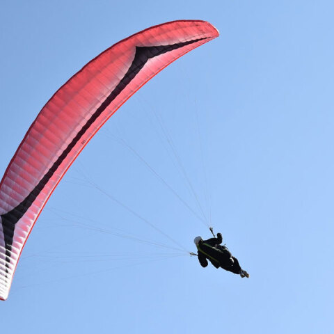 Έκανε αλεξίπτωτο πλαγιάς και σκοτώθηκε 42χρονος στην Τανάγρα