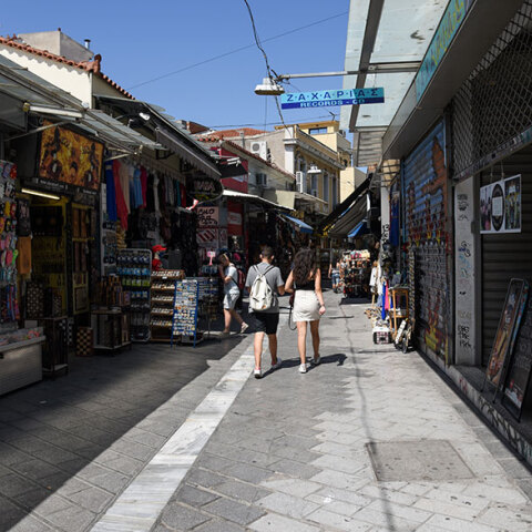 Κορωνοϊός: Ο Ηλίας Μόσιαλος εκτιμά ότι τα περισσότερα κρούσματα είναι πλέον νέοι άνθρωποι που νοσούν ήπια ή καθόλου