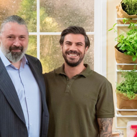 Νέα Συνεργασία ZeniΘ με τον Άκη Πετρετζίκη