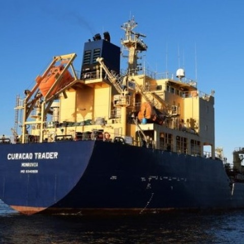 Πειρατεία σε δεξαμενόπλοιο ελληνικών συμφερόντων – Αγωνία για την τύχη των 15 απαχθέντων ναυτικών του «Curacao Trader» 