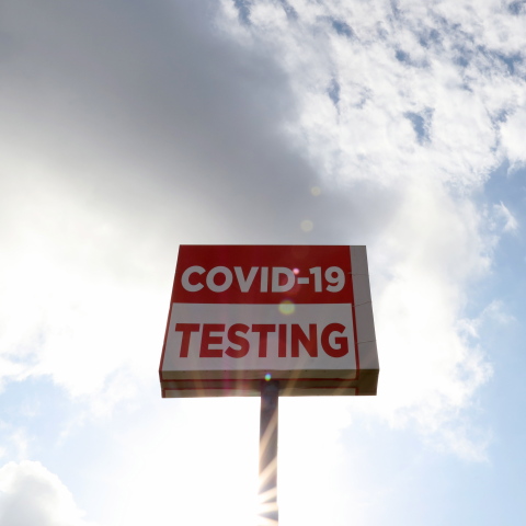 Για τρίτη συνεχόμενη ημέρα καταρρίφθηκε στις ΗΠΑ το ρεκόρ κρουσμάτων μόλυνσης από τον κορωνοϊό – «Όχι» στην υποχρεωτική χρήση μάσκας, επιμένει ο Τραμπ