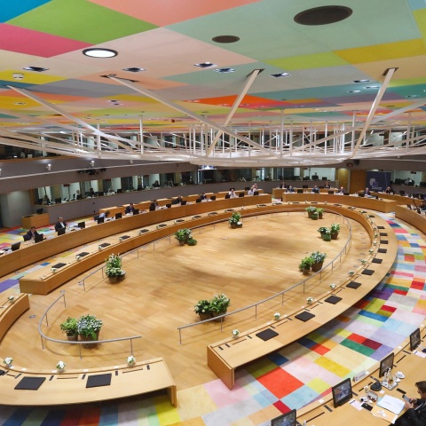 Διαπραγματεύσεις για γερά νεύρα στις Βρυξέλλες, όπου συνεχίζεται η Σύνοδος Κορυφής του Ευρωπαϊκού Συμβουλίου της Ε.Ε. για το Ταμείο Ανάκαμψης