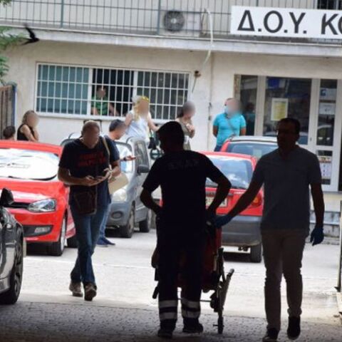 Επίθεση με τσεκούρι στη ΔΟΥ Κοζάνης 