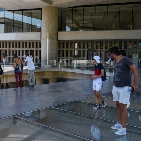 Τουρίστες στο Μουσείο της Ακρόπολης
