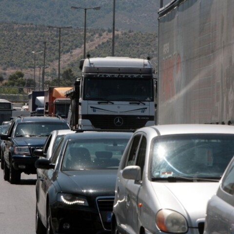 Καραμπόλα αυτοκινήτων στην έξοδο της Λεωφόρου Αθηνών προς Κόρινθο