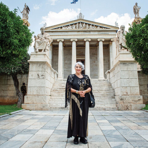 Η αθηναιογράφος και ξεναγός, Άρτεμις Σκουμπουρδή