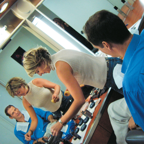 Ο Προκόπης Δούκας, παρουσιαστής τηλεοπτικού δελτίου ειδήσεων περιγράφει τι σημαίνει τηλεοπτικό μακιγιάζ για έναν άνδρα.