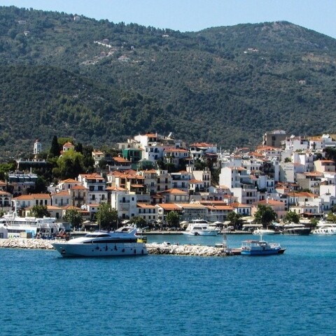 Σκιάθος: Έφτασε στο νησί ο Σεΐχης του Κατάρ για τις διακοπές του