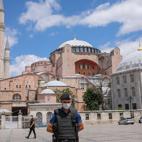 Η Αγία Σοφία μετατράπηκε σε τζαμί