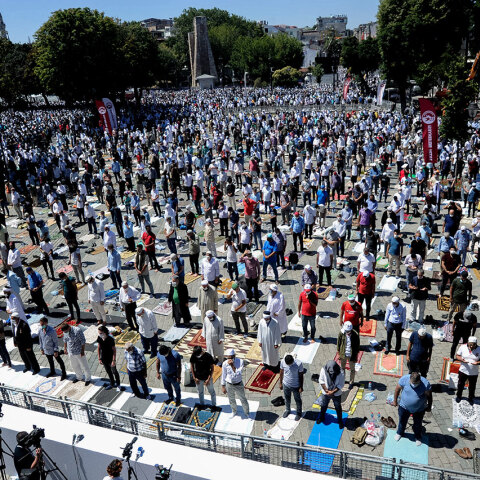 Για πρώτη φορά μετά από 86 χρόνια έγινε μουσουλμανική προσευχή στην Αγία Σοφία, μετά τη μετατροπή του ιστορικού μνημείου σε τζαμί