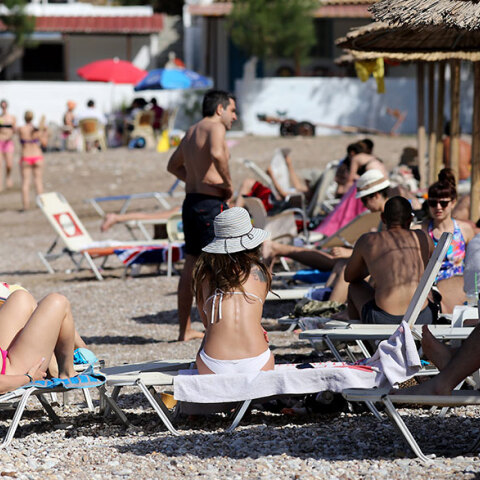 «Τουρισμός για Όλους»: Το επιδοτούμενο πρόγραμμα του Υπουργείου Τουρισμού που στέλνει διακοπές χιλιάδες δικαιούχους