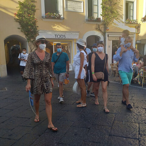 Κορωνοϊός στην Ιταλία: Όποιος δεν φορά μάσκα στη Νάπολι, θα πληρώνει πρόστιμο 1.000 ευρώ