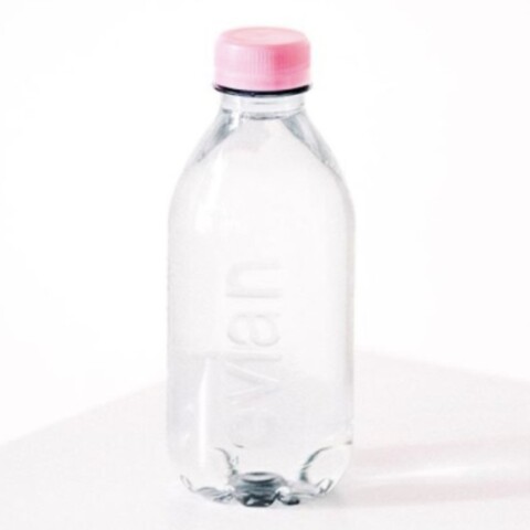 Evian: Ήρθε το πρώτο πλήρως ανακυκλώσιμο μπουκάλι χωρίς ετικέτα