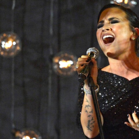 Ντέμι Λοβάτο: Γιορτάζει τα δύο χρόνια απεξάρτησής της