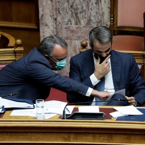 Κυριάκος Μητσοτάκης με μάσκα στη Βουλή