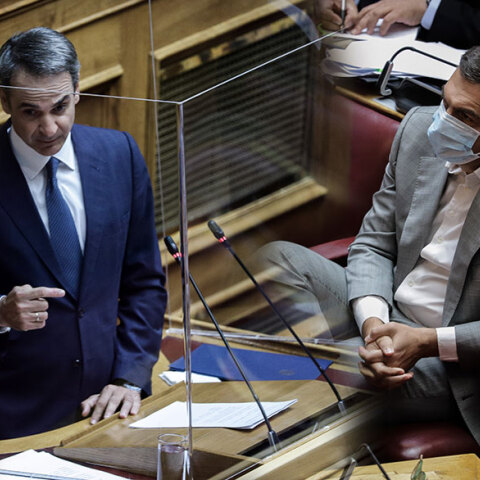 Μητσοτάκης και Τσίπρας συγκρούονται στη Βουλή για την Οικονομία