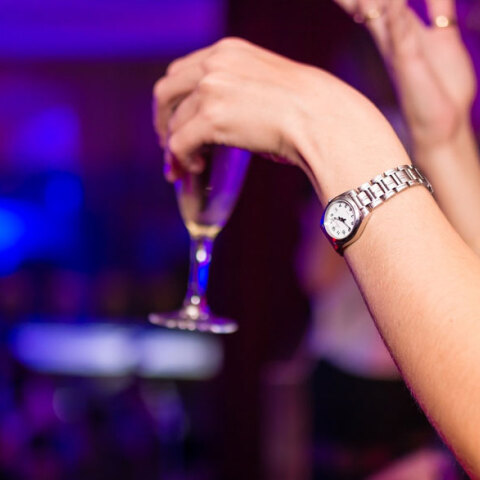 Κορωνοϊός στη Ρουμανία: Νωρίτερα θα κλείνουν μπαρ και εστιατόρια