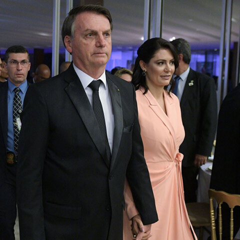 Ο Ζαΐχ Μπολσονάρου, πρόεδρος της Βραζιλίας, με τη σύζυγό του, Μισέλ