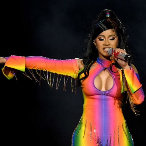 Η Cardi B αγαπά τα λογότυπα και το δείχνει στο instagram