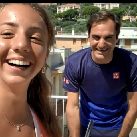 Η Κάρολα και η Βιτόρια έπαιξαν τένις με τον Ρότζερ Φέντερερ