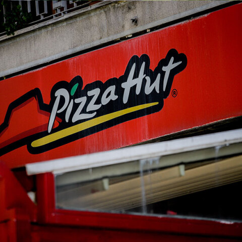 Pizza Hut: Η εταιρεία πήρε την απόφαση να αποχωρήσει από την Ελλάδα, κλείνοντας τα καταστήματά της