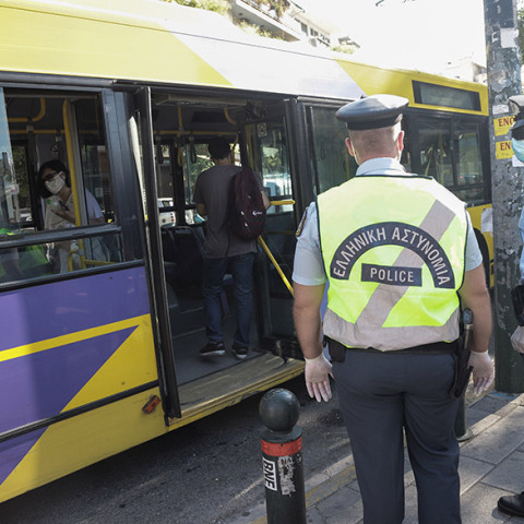  ΕΛΕΓΧΟΙ ΑΠΟ ΚΛΙΜΑΚΙΑ ΤΗΣ ΤΡΟΧΑΙΑΣ ΓΙΑ ΤΗΝ ΧΡΗΣΗ ΜΑΣΚΑΣ ΣΕ ΤΑΞΙ, ΛΕΩΦΟΡΕΙΑ, ΤΡΟΛΕΪ 