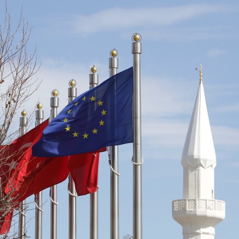 Σημαίες της Τουρκίας και της Ευρωπαϊκής Ένωσης 