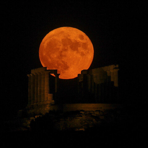 Αυγουστιάτικη Πανσέληνος στον Ναό του Ποσειδώνα στο Σούνιο