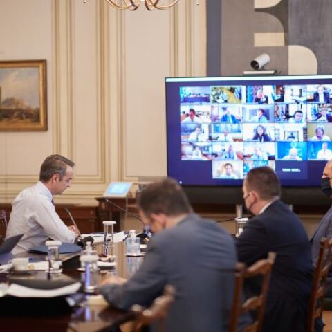 Τηλεδιάσκεψη υπό τον Κυριάκο Μητσοτάκη για τον κορωνοϊό