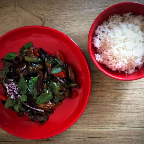 Μελιτζάνες με σκόρδο και τζίντζερ, μια καλοκαιρινή συνταγή