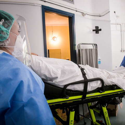 Κορωνοϊός στην Ελλάδα: Προβληματίζουν οι νέες εστίες μετάδοσης σε νοσοκομεία