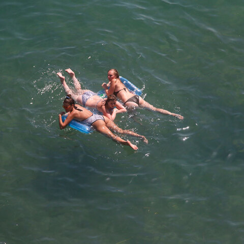 Μπάνιο στη θάλασσα