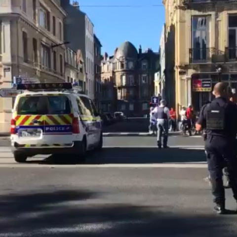  Γαλλία: Ένοπλος κρατάει ομήρους μέσα σε τράπεζα