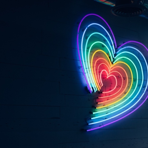 Sex Podcast: Η Άννα αφηγείται στην Άντρη Κωνσταντίνου και στο pod.gr πώς ήταν η ζωή της ως αγόρι και τον ρατσισμό που βίωσε