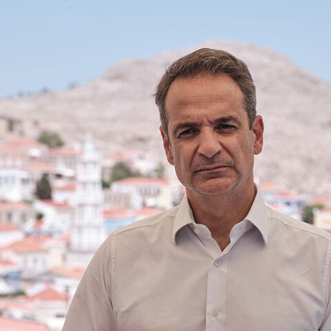 Στη Χάλκη ο πρωθυπουργός Κυριάκος Μητσοτάκης, ανακοίνωσε μείωση ΕΝΦΙΑ για τα μικρά νησιά