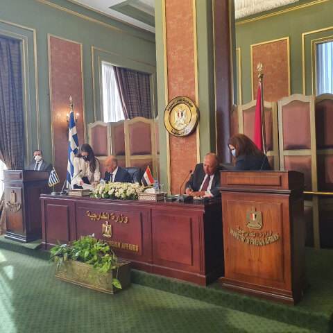 Η «ιστορική» συμφωνία μεταξύ Ελλάδας και Αιγύπτου για την ΑΟΖ - Οι υπογραφές έπεσαν στο Κάιρο από τον υπουργό Εξωτερικών Νίκο Δένδια και τον Αιγύπτιο ομόλογό του, Σάμεχ Σούκρι