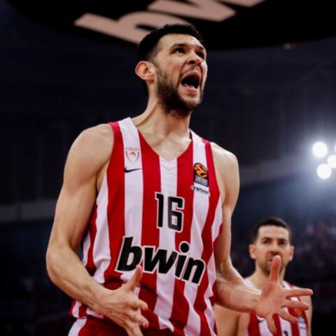 Kώστας Παπανικολάου