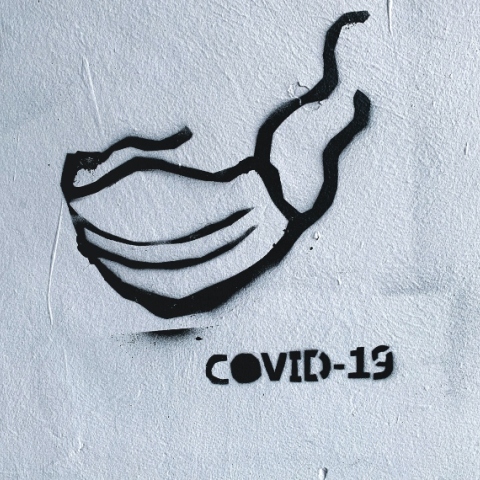 COVID-19: Πολλαπλές εστίες μετάδοσης σε εργοστάσια κρέατος και πουλερικών