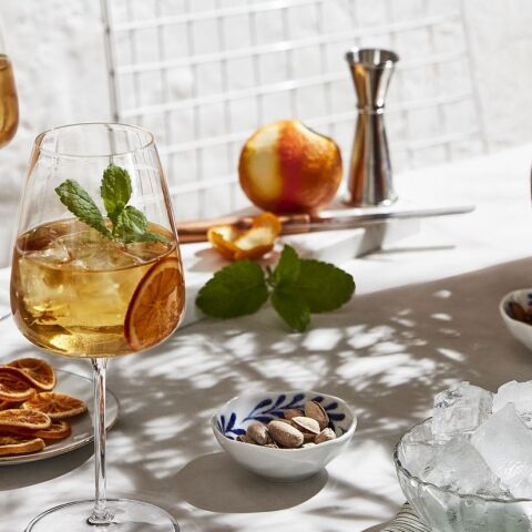 Δύο από τους καλύτερους έλληνες bartenders μοιράζονται τις αγαπημένες τους καλοκαιρινές συνταγές για cocktails